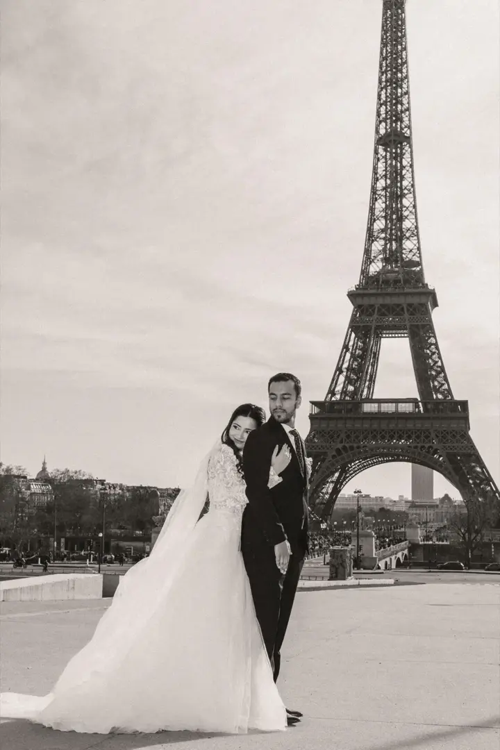 Bride and groom Paris wedding photoshoot